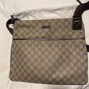 100% Authentic Gucci unisex messenger crossbody bag.